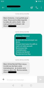 Message texte en français sur téléphone mobile.