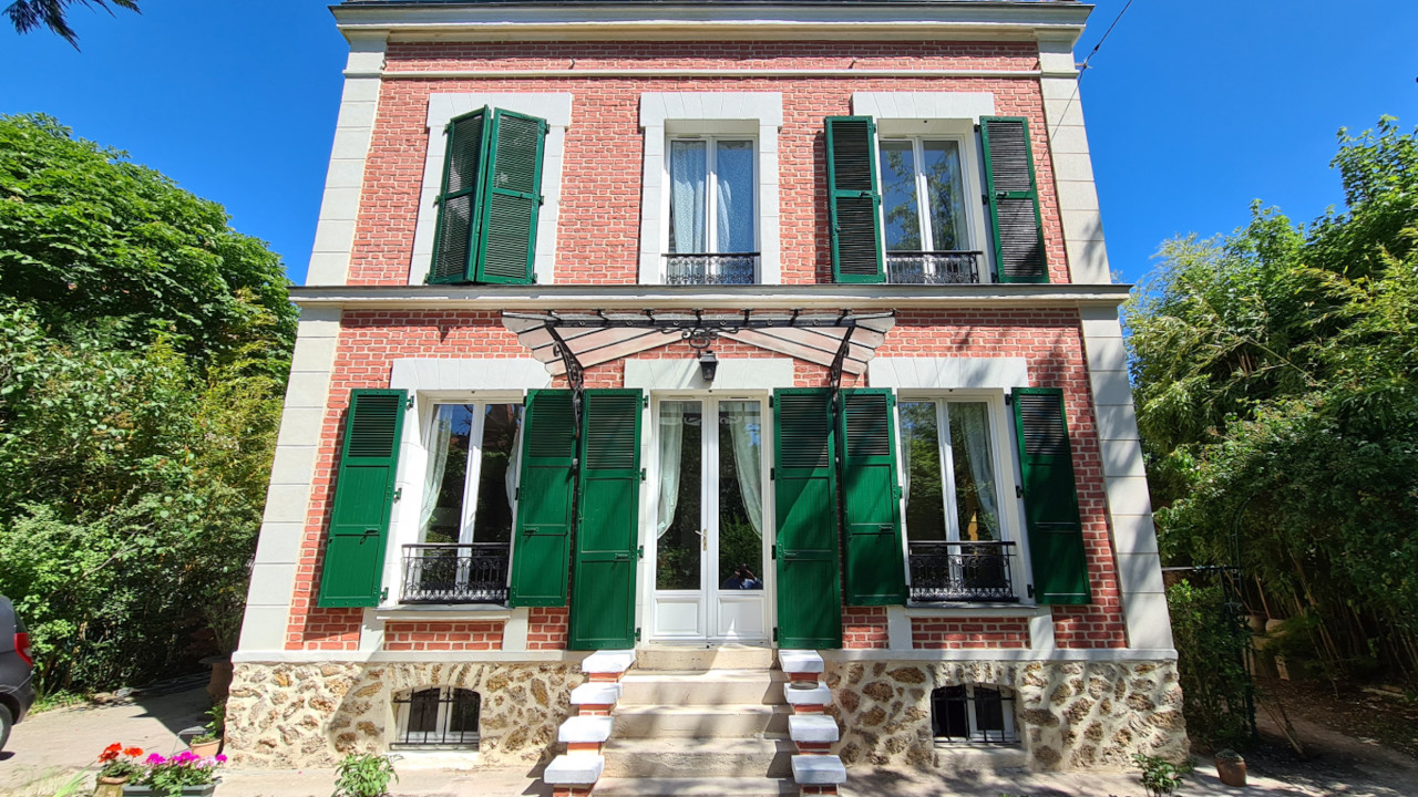 Ravalement de Façade à Le Vésinet Une Rénovation de Brique Spectaculaire - APRES