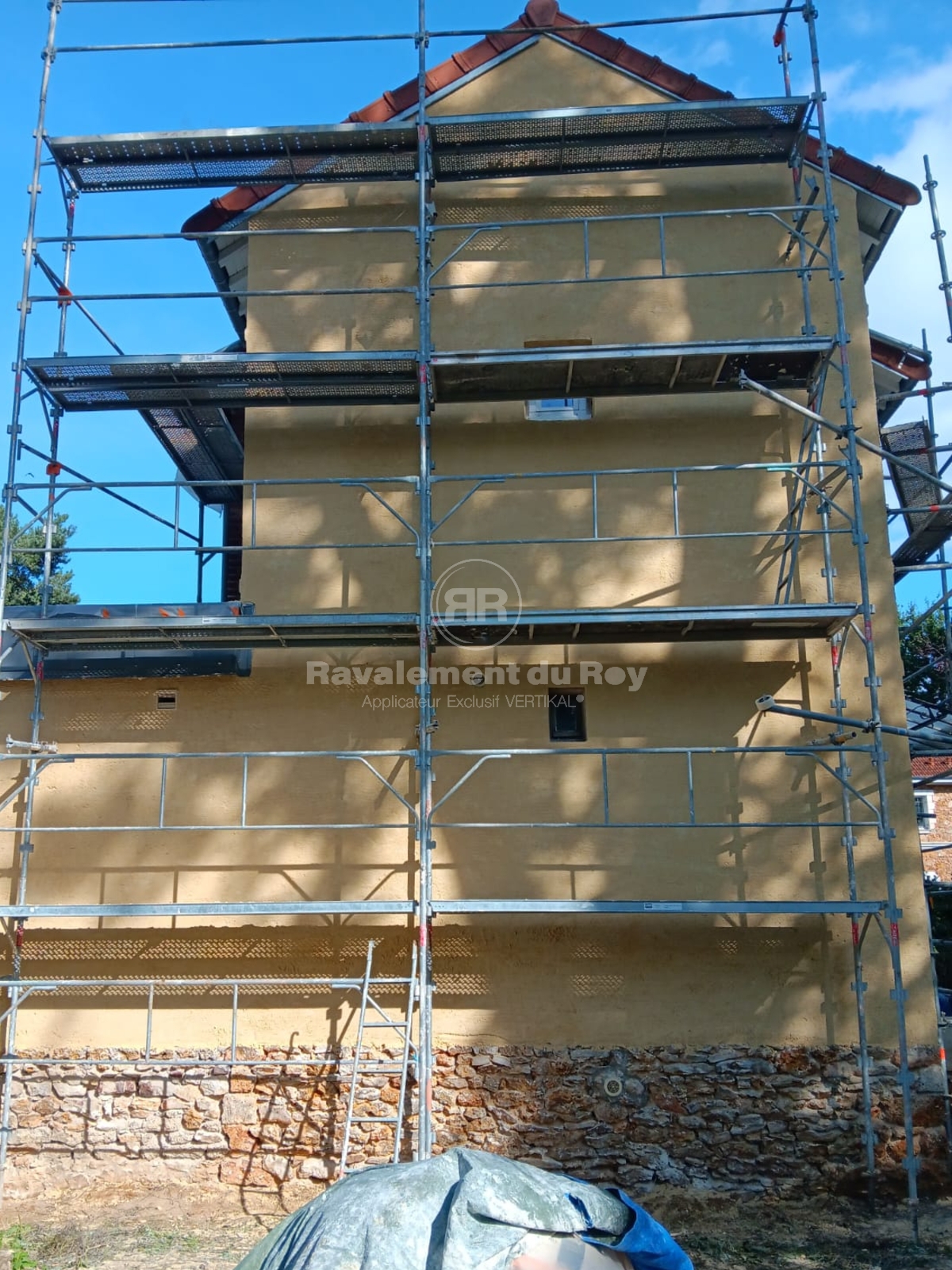 Ravalement du Roy avec échafaudage sur bâtiment en rénovation