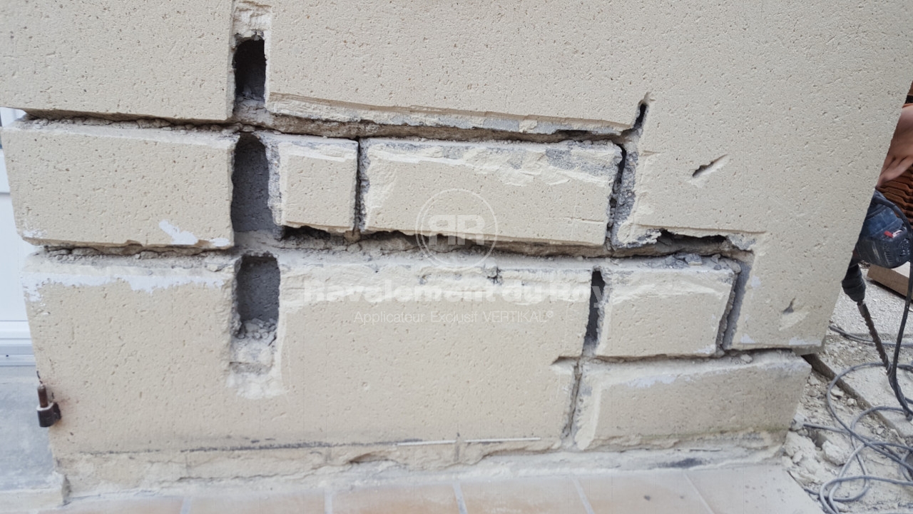 Réparation de fissures importantes à Groslay - AVANT