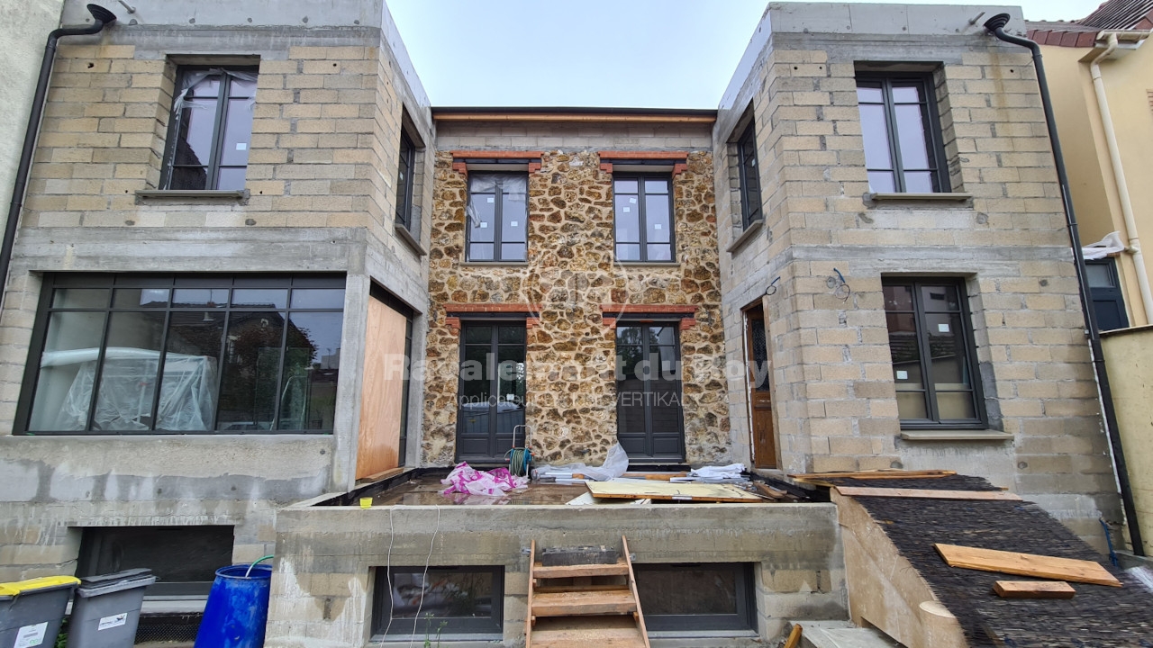 Transformation de façade à Meudon Pose de parements de briques et meulières - AVANT