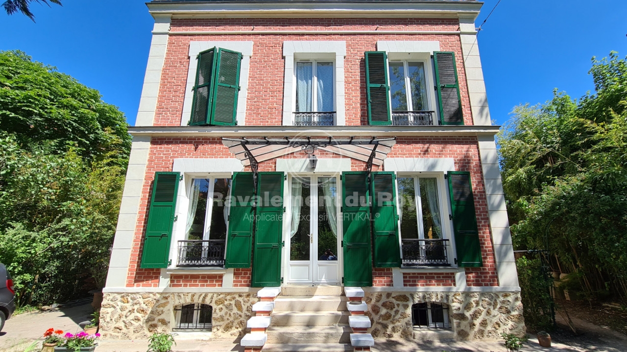 Ravalement de Façade à Le Vésinet Une Rénovation de Brique Spectaculaire - APRES