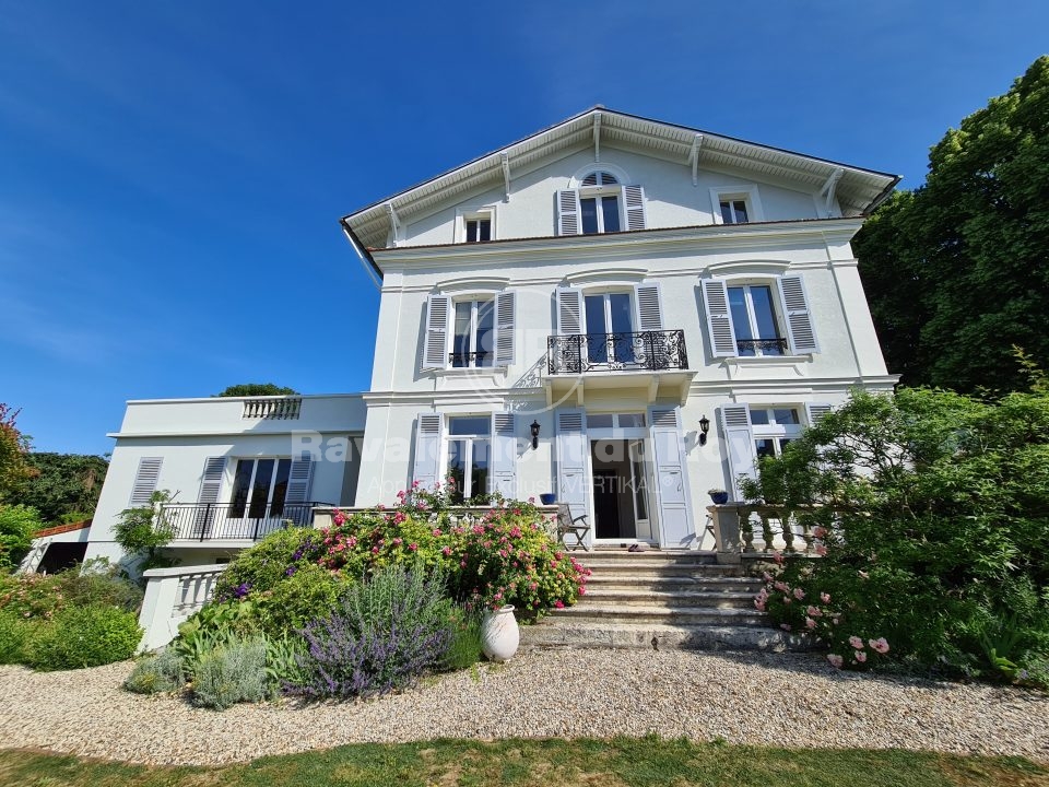 Façadier d'une maison à Vaucresson, 92420, Hauts-de-Seine