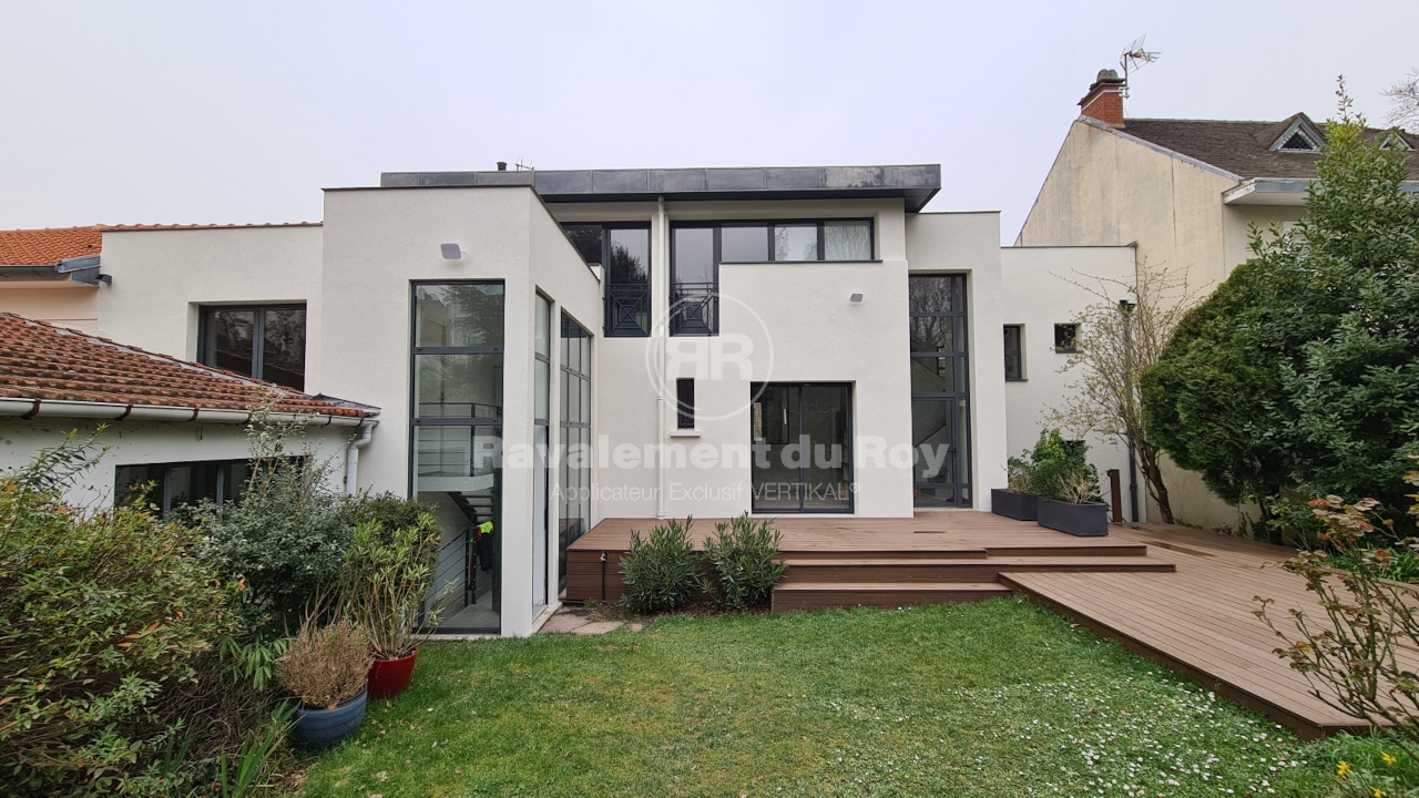 Ravalement de façade d’une maison d’architecte à Saint-Cloud : un chantier réussi