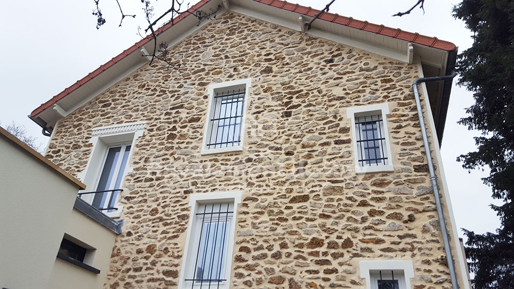 Rejointoiement des façades en pierres meulières à Sèvres